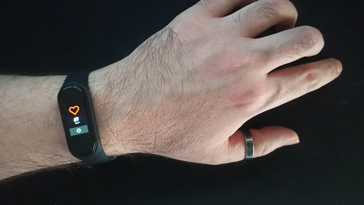 Wearable blood pressure monitoring device on wrist